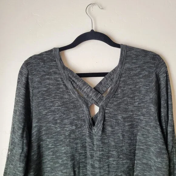 Kaleigh V-Neck Strappy Back Blouse - Picture 5 of 7